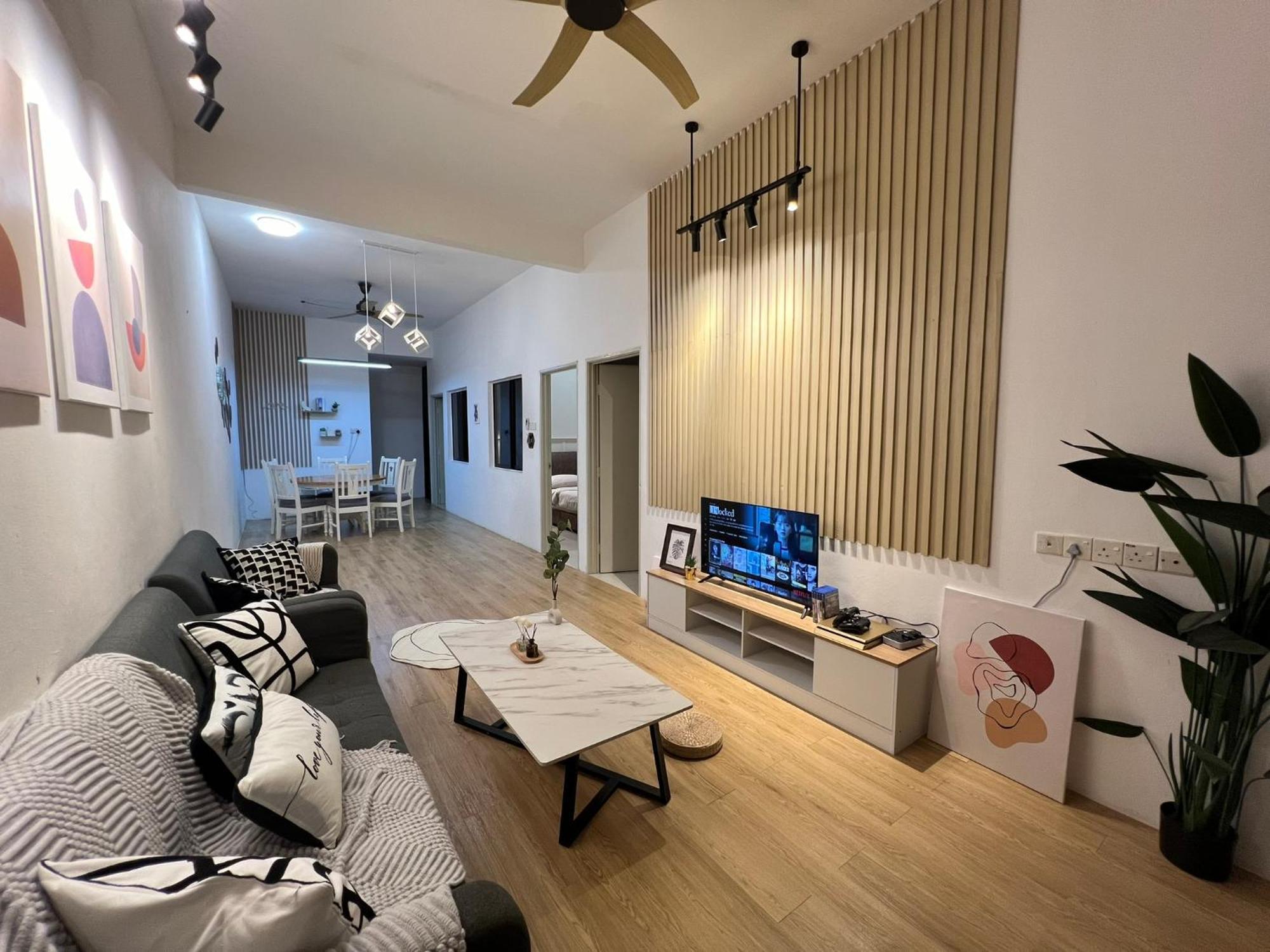 Holiday home Demuji 4br 10pax 3min To Ecm Kcm, Ps4 *